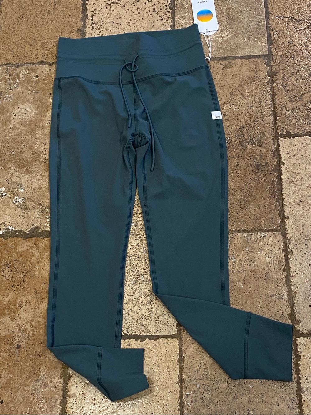 Vuori daily leggings Agate Green NWT comfort movement size M perfect